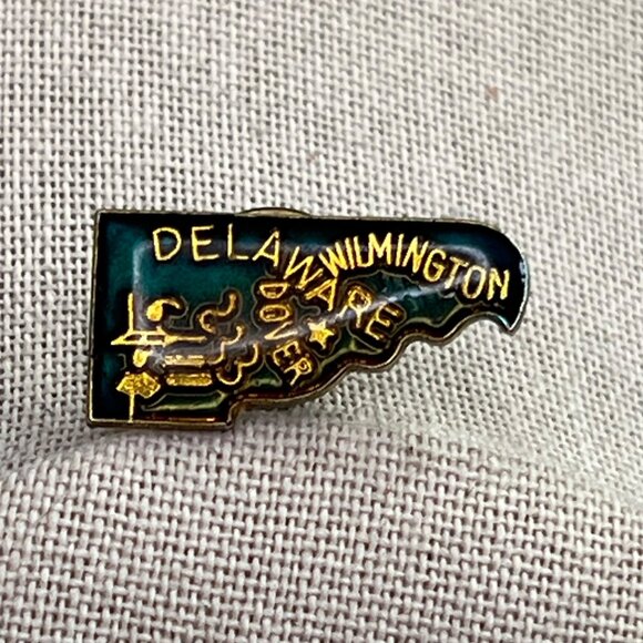 Vintage Delaware Souvenir Pin Lapel Hat Jacket Enamel Blue Landmarks - Picture 2 of 4